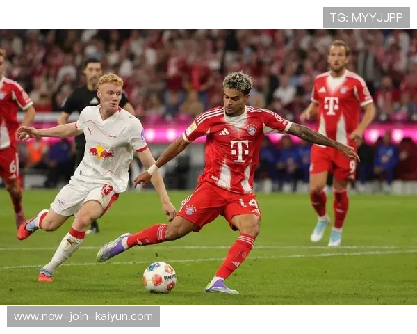 凯恩前插完成连续控球，拜仁中路牵引能力极强