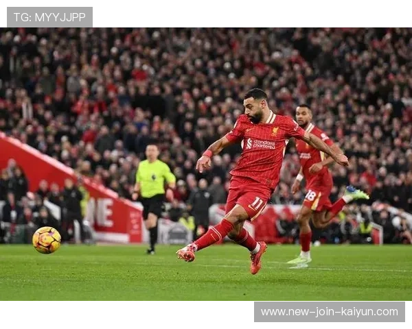 利物浦右路突破拉开防线